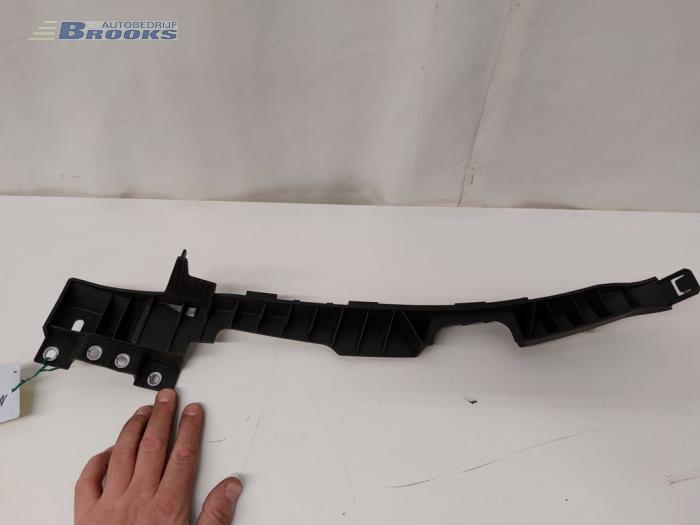 Front bumper bracket, right from a Opel Insignia Country Tourer 1.6 CDTI 16V 2009