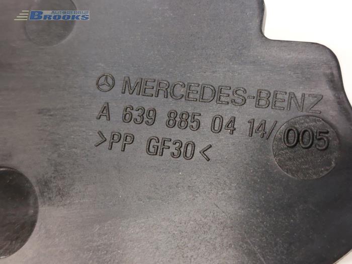 Stoßstangenstütze links vorne van een Mercedes-Benz Vito (639.7) 2.2 111 CDI 16V 2005