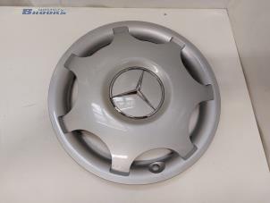 Używane Kolpak Mercedes C (W203) 1.8 C-180K 16V Cena € 20,00 Procedura marży oferowane przez Autobedrijf Brooks