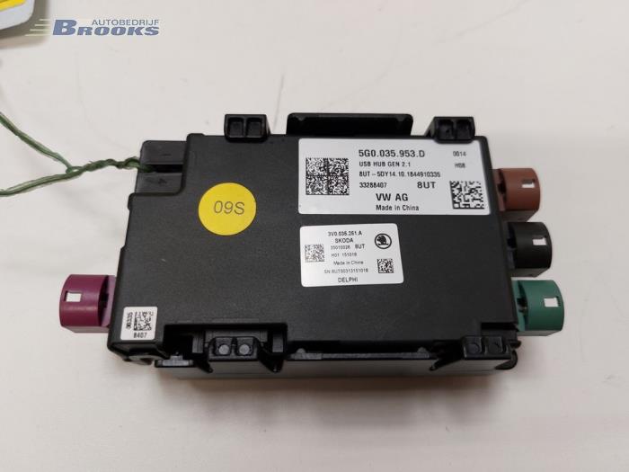 Używane Modul USB Skoda Superb Combi (3V5) 2.0 TDI Cena € 20,00 Procedura marży oferowane przez Autobedrijf Brooks
