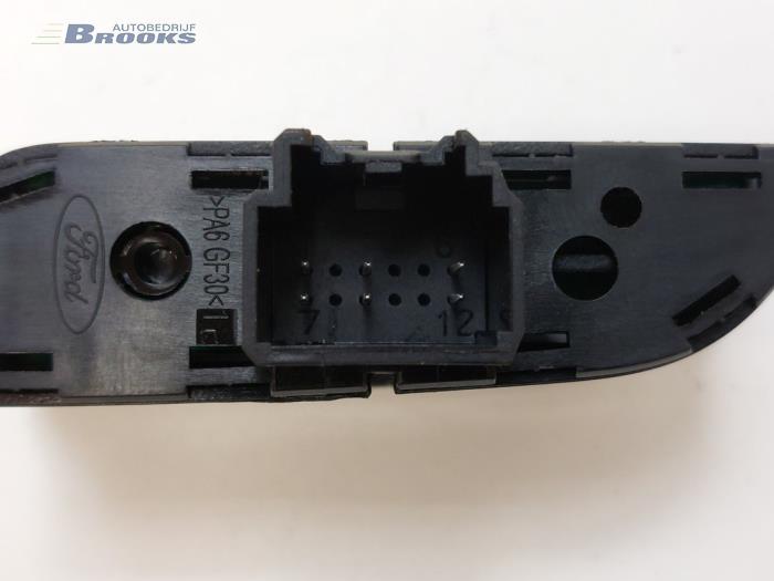 Interruptor de calefactor de parabrisas de un Ford Focus 3 Wagon 1.0 Ti-VCT EcoBoost 12V 125 2014