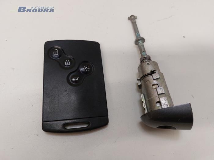 Ignition lock + computer from a Renault Clio IV Estate/Grandtour (7R) 1.5 Energy dCi 90 FAP 2014