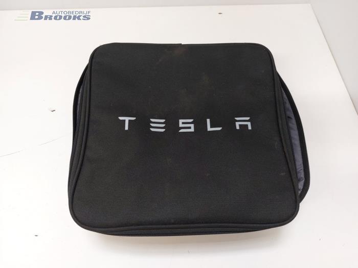 Câble de recharge électrique d'un Tesla Model 3 EV AWD 2019