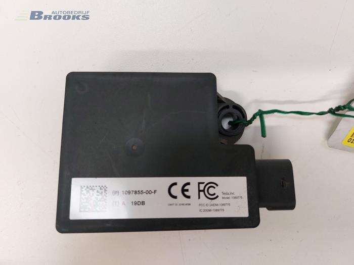 Usagé Module (divers) Tesla Model 3 Long Range AWD 75 kWh Prix € 40,00 Règlement à la marge proposé par Autobedrijf Brooks