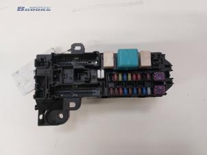 Usados Caja de fusibles Daihatsu Cuore (L251/271/276) 1.0 12V DVVT Precio de solicitud ofrecido por Autobedrijf Brooks