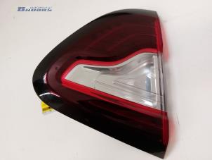 Used Tailgate reflector, left Renault Captur (2R) 0.9 Energy TCE 12V Price € 25,00 Margin scheme offered by Autobedrijf Brooks