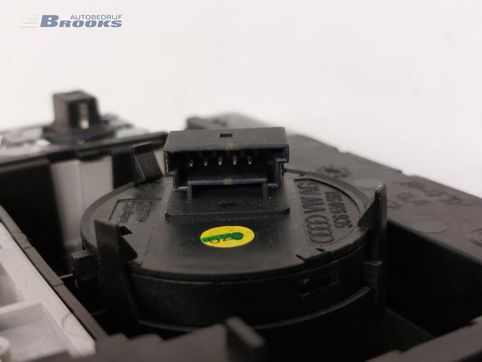 Sunroof switch from a Volkswagen Polo V (6R) 1.2 TSI 2012