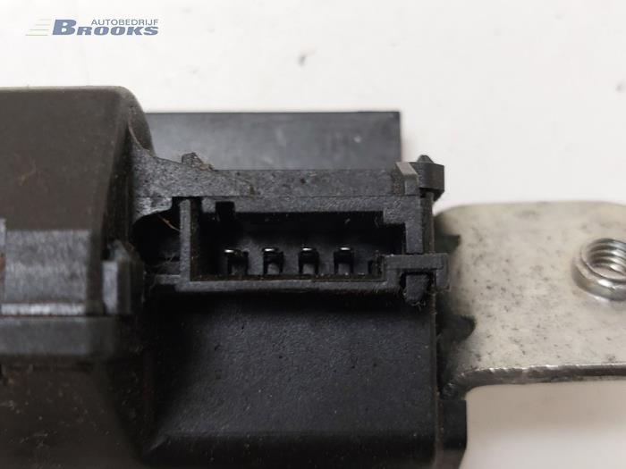 Tailgate lock mechanism Opel Corsa D 1.2 16V - 55701971