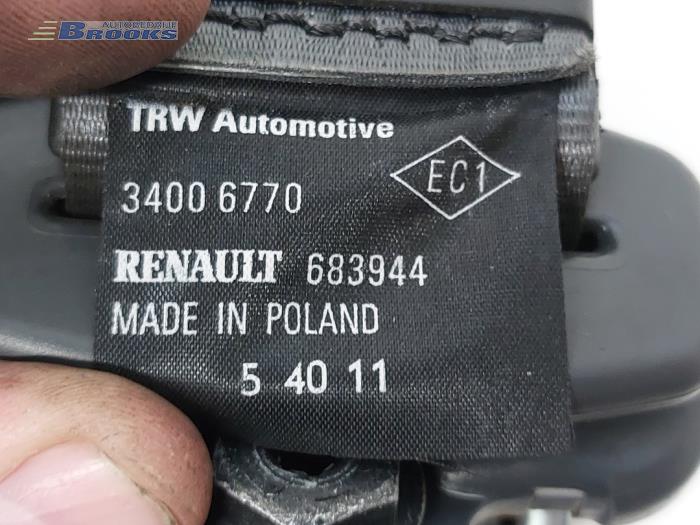 Rear seatbelt, centre from a Renault Clio III (BR/CR) 1.5 dCi FAP 2011