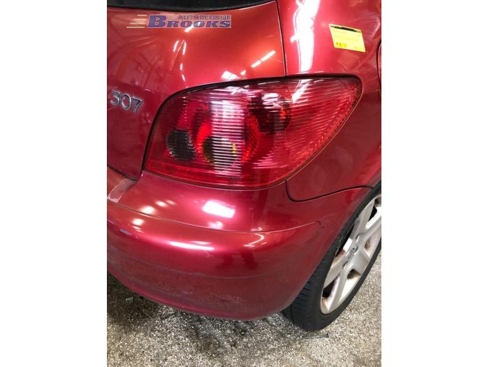 Taillight, right from a Peugeot 307 (3A/C/D) 2.0 16V 2003