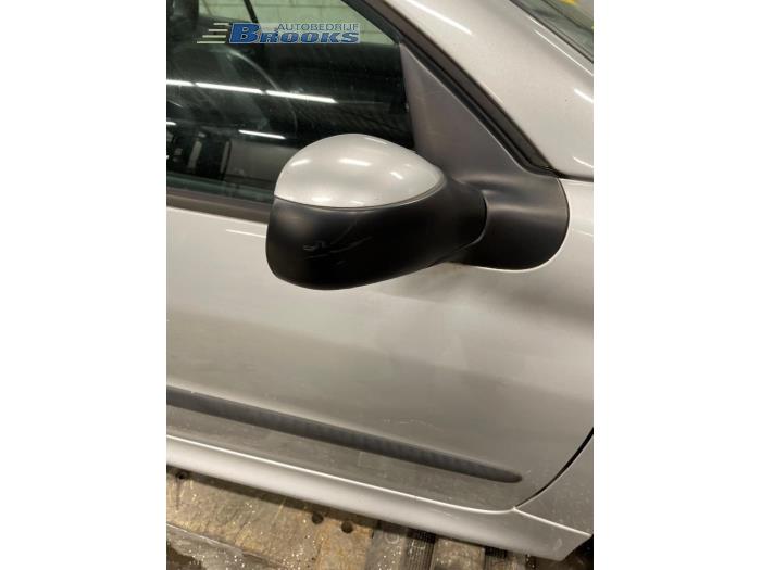 Außenspiegel rechts van een Peugeot 206 CC (2D) 1.6 16V 2003