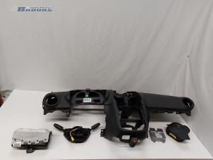 Usagé Airbag set + dashboard Opel Corsa D 1.4 16V Twinport Prix € 200,00 Règlement à la marge proposé par Autobedrijf Brooks