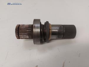 Used Front drive shaft, right Volkswagen Transporter T5 2.5 TDi Price € 25,00 Margin scheme offered by Autobedrijf Brooks