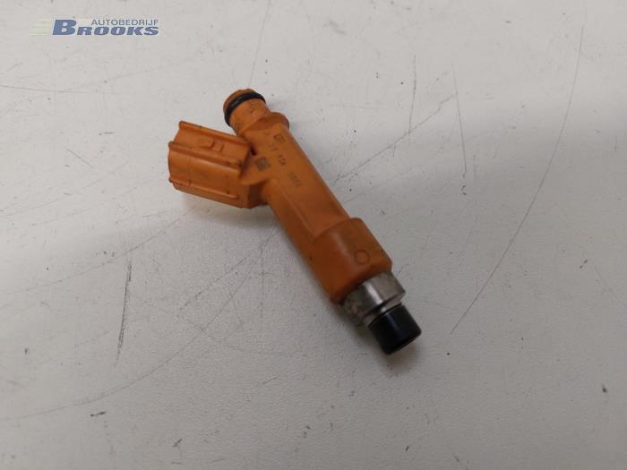 Injektor (Benzineinspritzung) van een Suzuki Alto (GF) 1.0 12V 2010