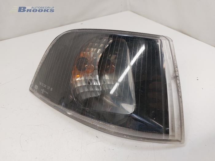 Używane Kierunkowskaz prawy Volvo V40 (VW) 2.0 16V Turbo Cena € 10,00 Procedura marży oferowane przez Autobedrijf Brooks