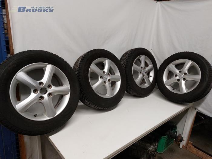 Set of sports wheels + winter tyres from a Suzuki SX4 (EY/GY) 1.6 16V VVT Comfort,Exclusive Autom. 2007