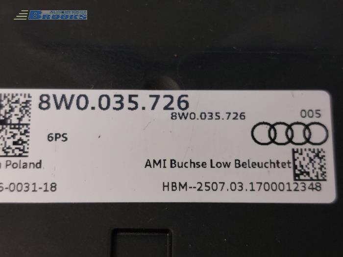 Zlacze AUX/USB z Audi S5 (F53/F5P) 3.0 TFSI V6 24V 2017