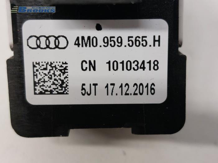 Interruptor de retrovisor de un Audi S5 (F53/F5P) 3.0 TFSI V6 24V 2017