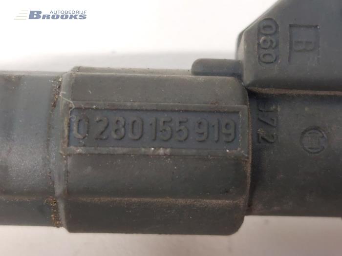 Injektor (Benzineinspritzung) van een Seat Ibiza II Facelift (6K1) 1.4 Select 2000