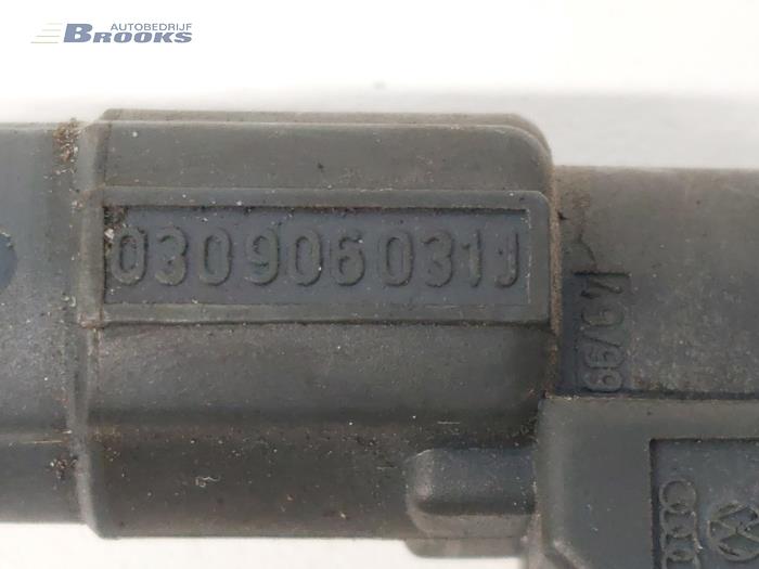 Injektor (Benzineinspritzung) van een Seat Ibiza II Facelift (6K1) 1.4 Select 2000