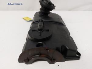 Ventildeckel van een Volkswagen Caddy III (2KA,2KH,2CA,2CH) 1.9 TDI 2006