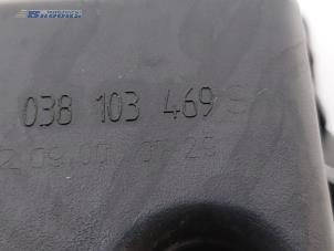 Ventildeckel van een Volkswagen Caddy III (2KA,2KH,2CA,2CH) 1.9 TDI 2006