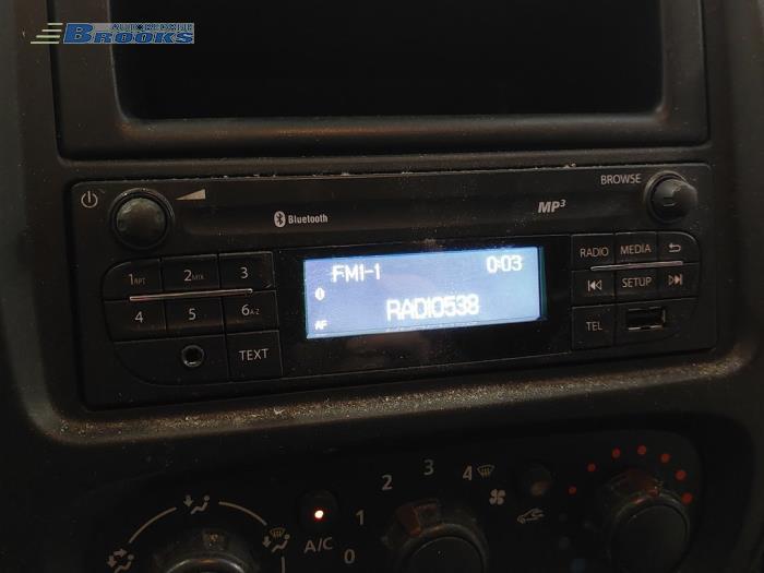 Radio van een Opel Vivaro 1.6 CDTi BiTurbo 125 2017