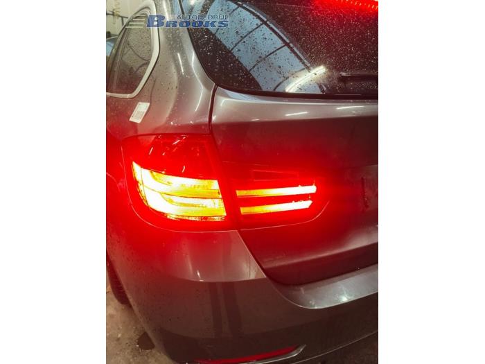 Rücklicht links van een BMW 3 serie Touring (F31) 316i 1.6 16V 2014