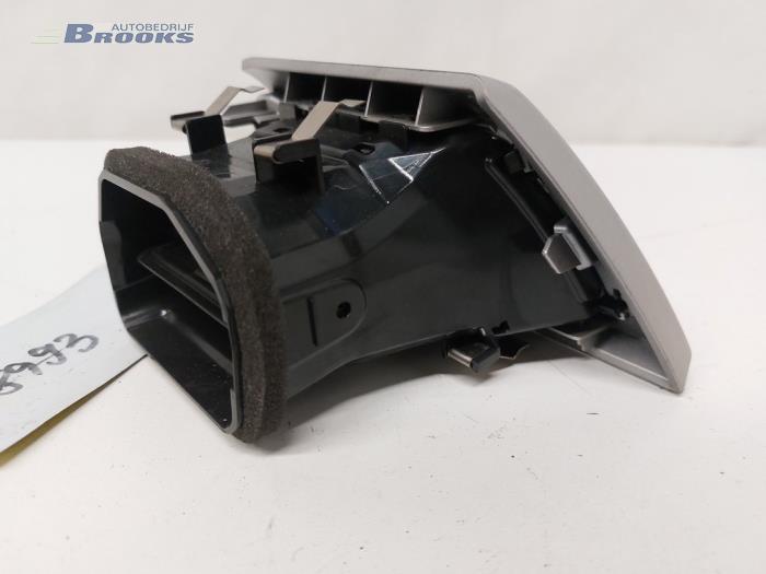 Dashboard vent from a BMW 3 serie Touring (F31) 316i 1.6 16V 2014