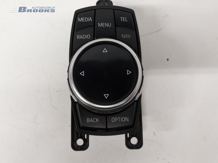 I-Drive knob from a BMW 3 serie Touring (F31) 316i 1.6 16V 2014