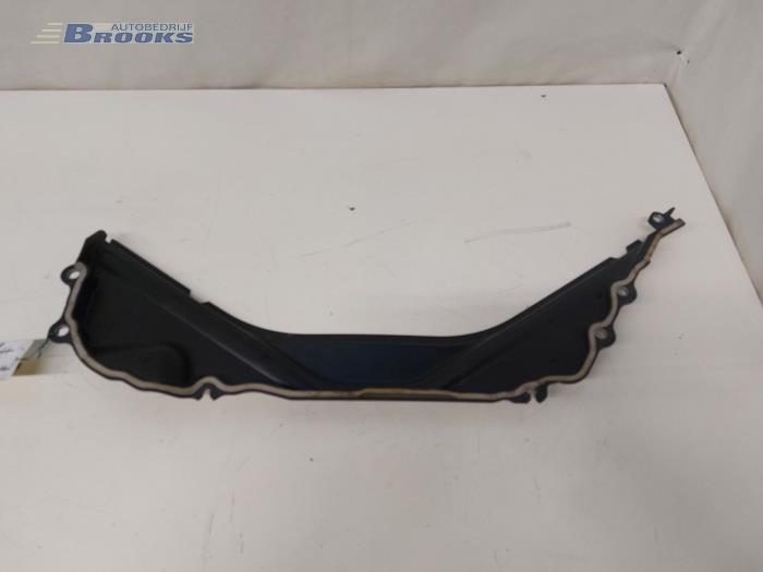 Cowl top grille from a BMW 3 serie Touring (F31) 316i 1.6 16V 2014