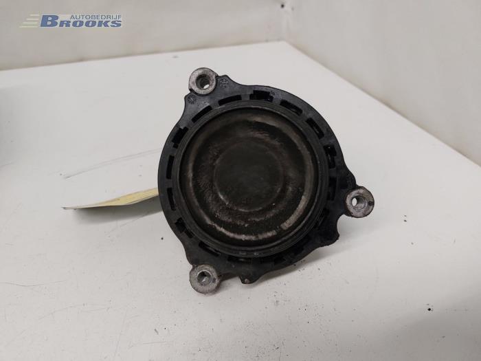 Engine mount from a BMW 3 serie Touring (F31) 316i 1.6 16V 2014