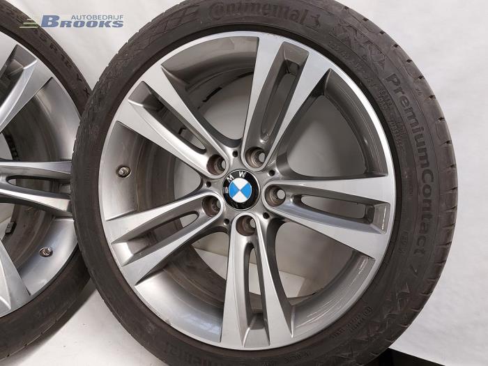 Juego de llantas deportivas + neumáticos de un BMW 3 serie Touring (F31) 316i 1.6 16V 2014