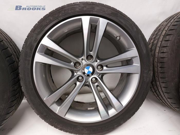 Juego de llantas deportivas + neumáticos de un BMW 3 serie Touring (F31) 316i 1.6 16V 2014