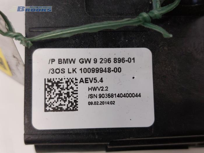 Palanca de cambios de un BMW 3 serie Touring (F31) 316i 1.6 16V 2014