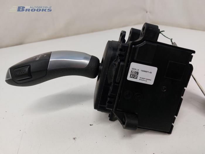 Gear stick from a BMW 3 serie Touring (F31) 316i 1.6 16V 2014
