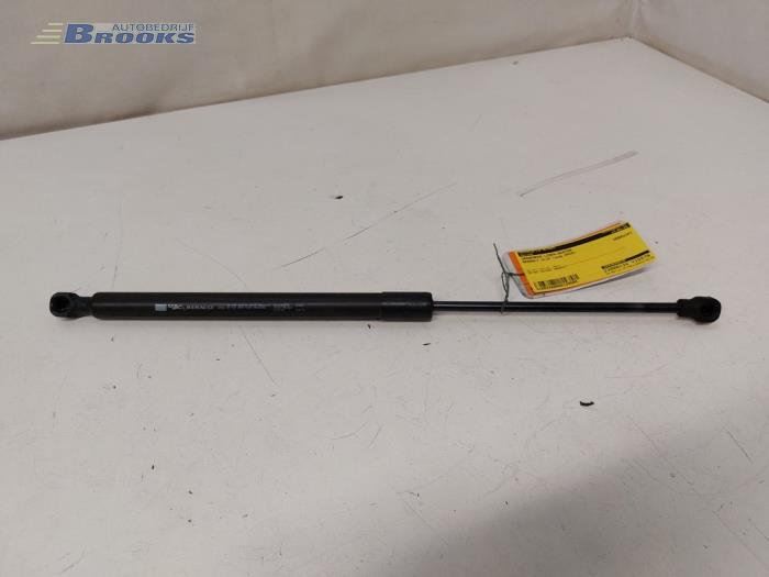 Rear gas strut, left from a Renault Clio IV (5R) 1.5 Energy dCi 90 FAP 2015