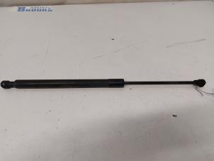 Used Rear gas strut, right Renault Clio IV (5R) 1.5 Energy dCi 90 FAP Price € 10,00 Margin scheme offered by Autobedrijf Brooks