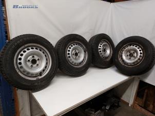 Usagé Kit jantes + pneus d'hivers Volkswagen Transporter T5 1.9 TDi Prix € 500,00 Règlement à la marge proposé par Autobedrijf Brooks