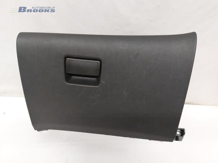 Begagnade Handskfack Opel Astra J Sports Tourer (PD8/PE8/PF8) 1.6 CDTI 16V Pris € 25,00 Marginaltabell erbjuds av Autobedrijf Brooks