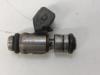 Injector (petrol injection) from a Volkswagen Polo III (6N1), 1994 / 1999 1.6i 75, Hatchback, Petrol, 1.598cc, 55kW (75pk), FWD, AEE, 1995-07 / 1999-05, 6N1 1995