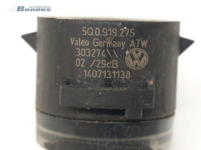 PDC Sensor van een Volkswagen Golf VII (AUA) 1.6 TDI BlueMotion 16V 2013
