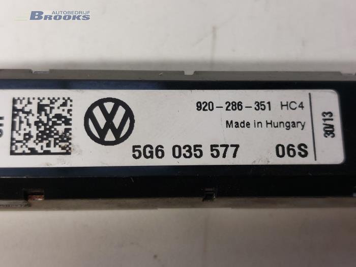 Antenne amplificateur d'un Volkswagen Golf VII (AUA) 1.6 TDI BlueMotion 16V 2013