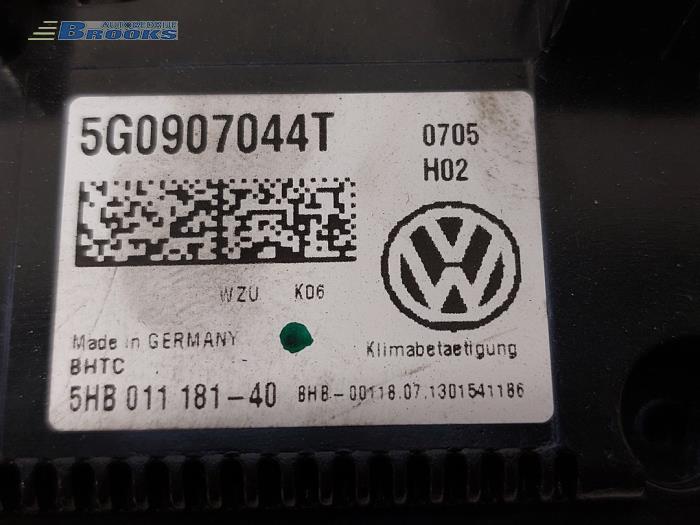 Panel de control de calefacción de un Volkswagen Golf VII (AUA) 1.6 TDI BlueMotion 16V 2013