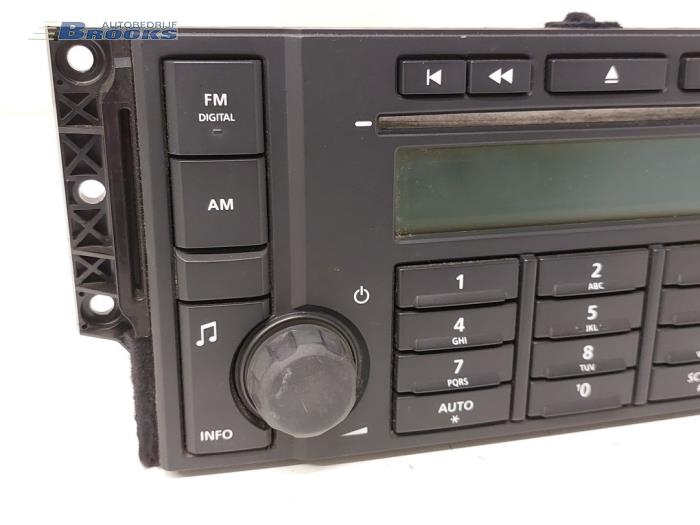 Panel de control de radio de un Land Rover Freelander II 2.2 td4 16V 2010