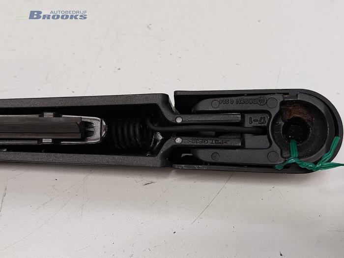Rear wiper arm from a Kia Picanto (JA) 1.0 DPi 12V 2022