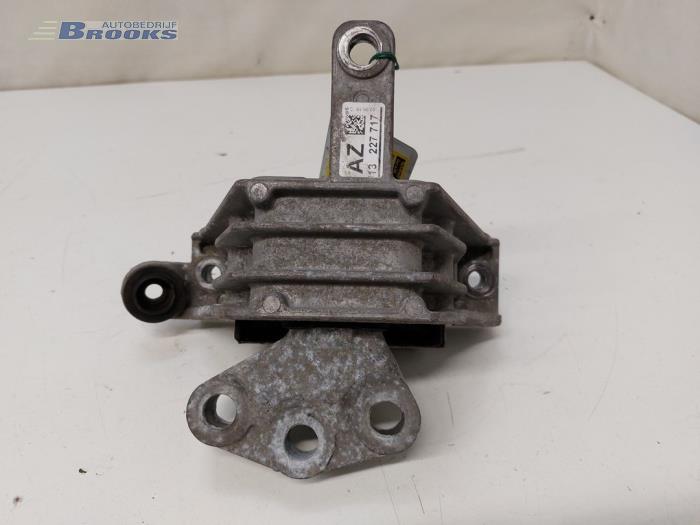 Usagé Support moteur Opel Insignia Sports Tourer 2.0 CDTI 16V 160 Ecotec Prix € 20,00 Règlement à la marge proposé par Autobedrijf Brooks