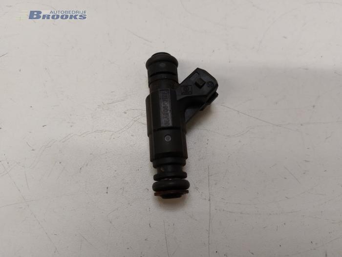Injector (petrol injection) from a Seat Leon (1M1) 1.8 20V Turbo 4 2002