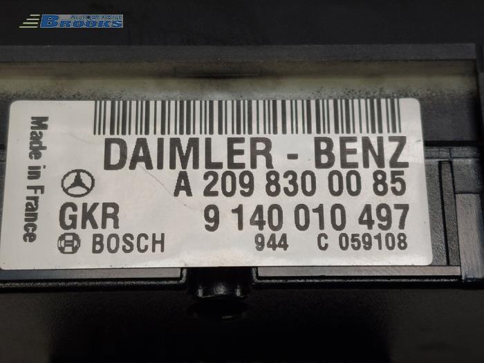 Panneau de commandes chauffage d'un Mercedes-Benz C (W203) 1.8 C-200K 16V 2002