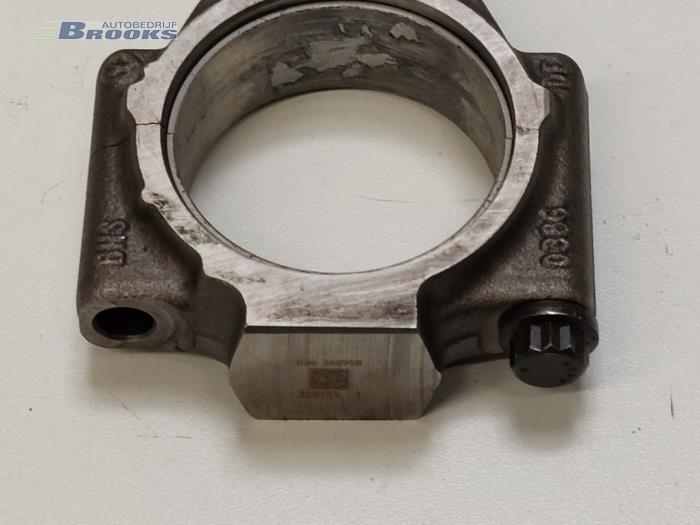 Connecting rod from a Volkswagen Caddy III (2KA,2KH,2CA,2CH) 1.9 TDI 2006
